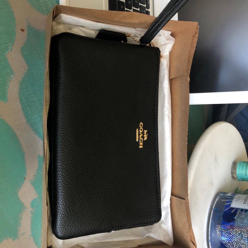 Brand New Coach Pebble leather Double zip Wallet.